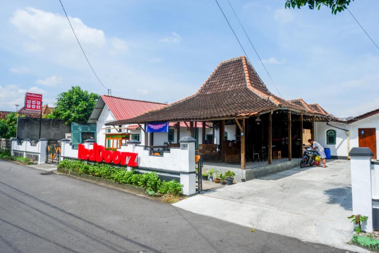 Reddoorz Syariah @ Ndalem Kembang Sore يوغياكارتا المظهر الخارجي الصورة